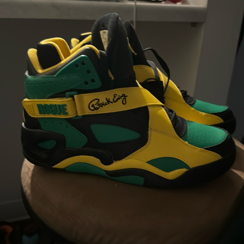 Men’s Ewing Jamaica shoes size 8